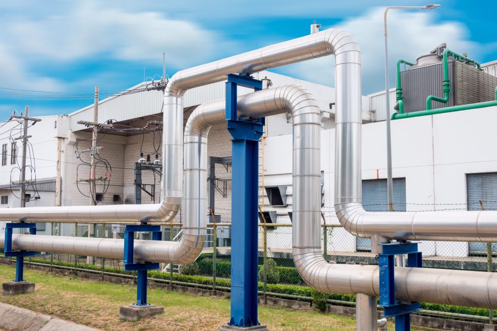 Steam insulation and loop pipeline